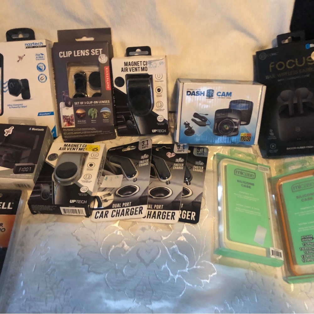 Assorted Tech Accessories Bundle for cell phones/cars